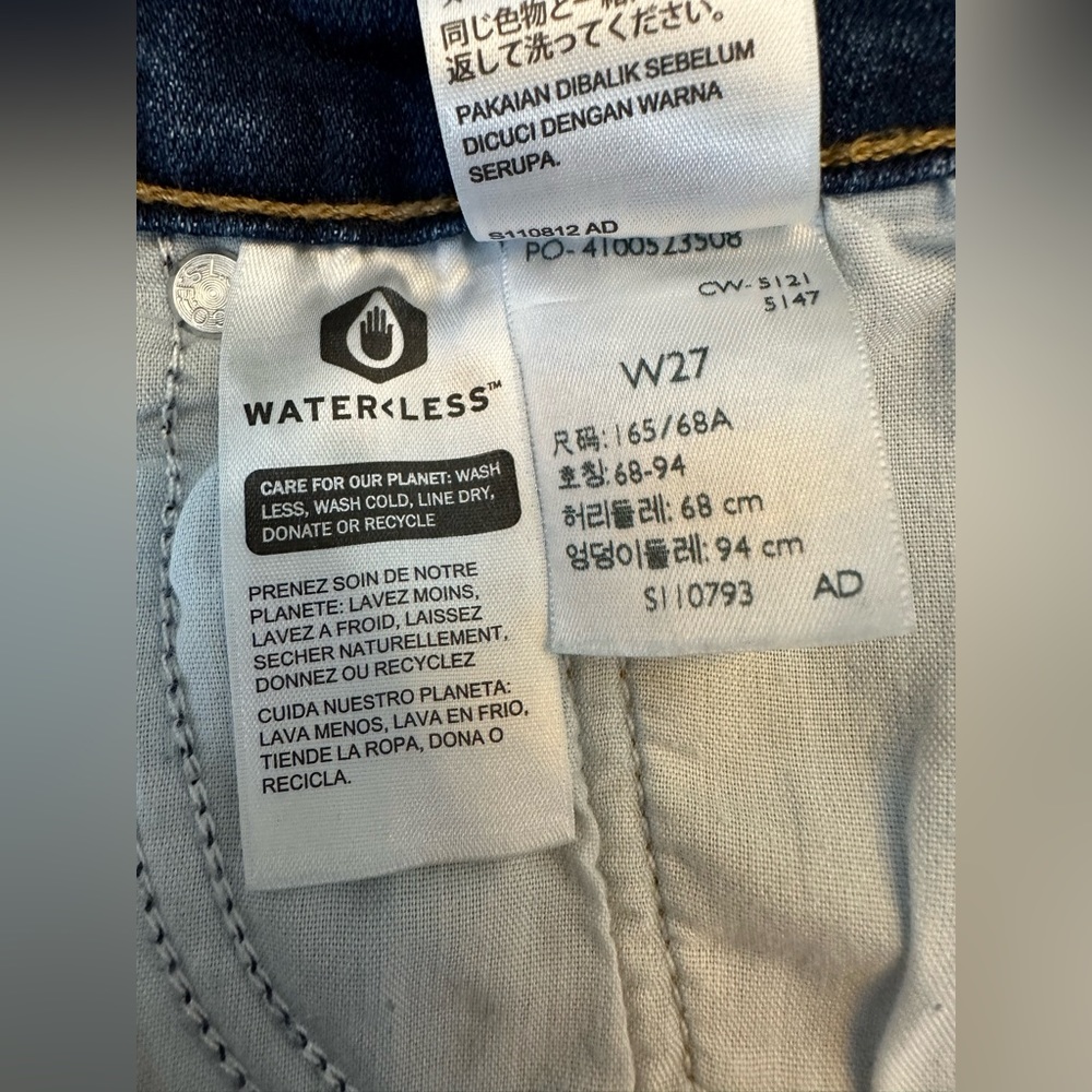 Levi’s Distressed High Rise Shorts - Picture 9 of 11